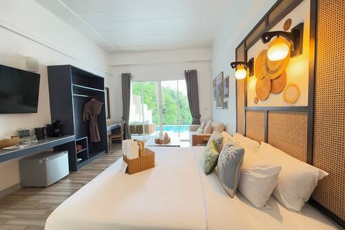 Studio, Private Pool, Partial Ocean View | In-room safe, desk, iron/ironing board, free WiFi