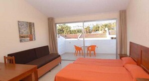 Peti besi dalam bilik, langsir/tirai gelap terus, Wi-fi, cadar katil 