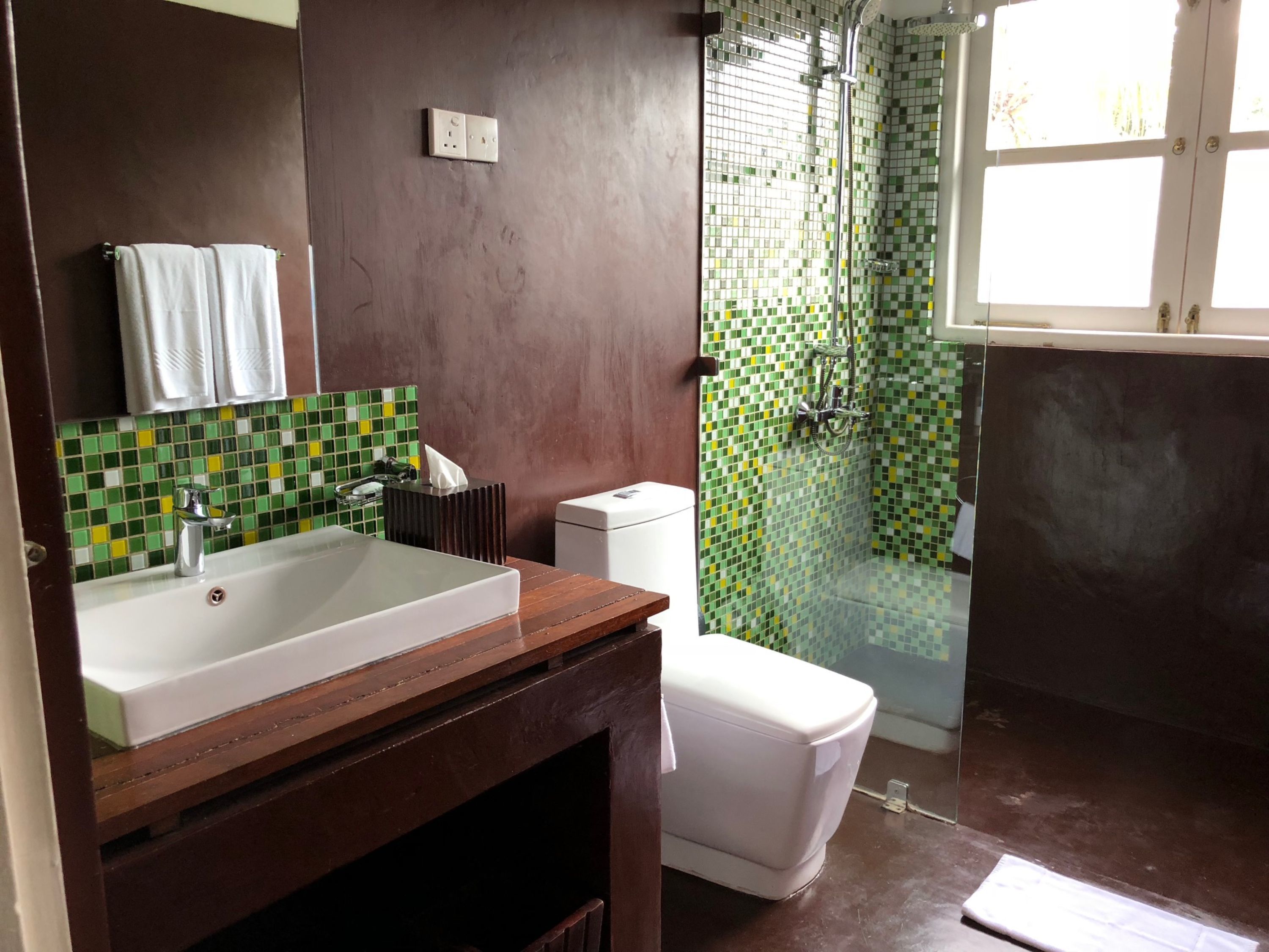 Suite | Bathroom | Shower, free toiletries, hair dryer, bathrobes