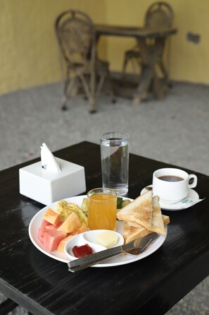 Colazione a pagamento, servita tutte le mattine