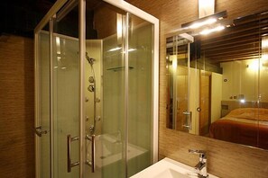 Free toiletries, bidet, towels