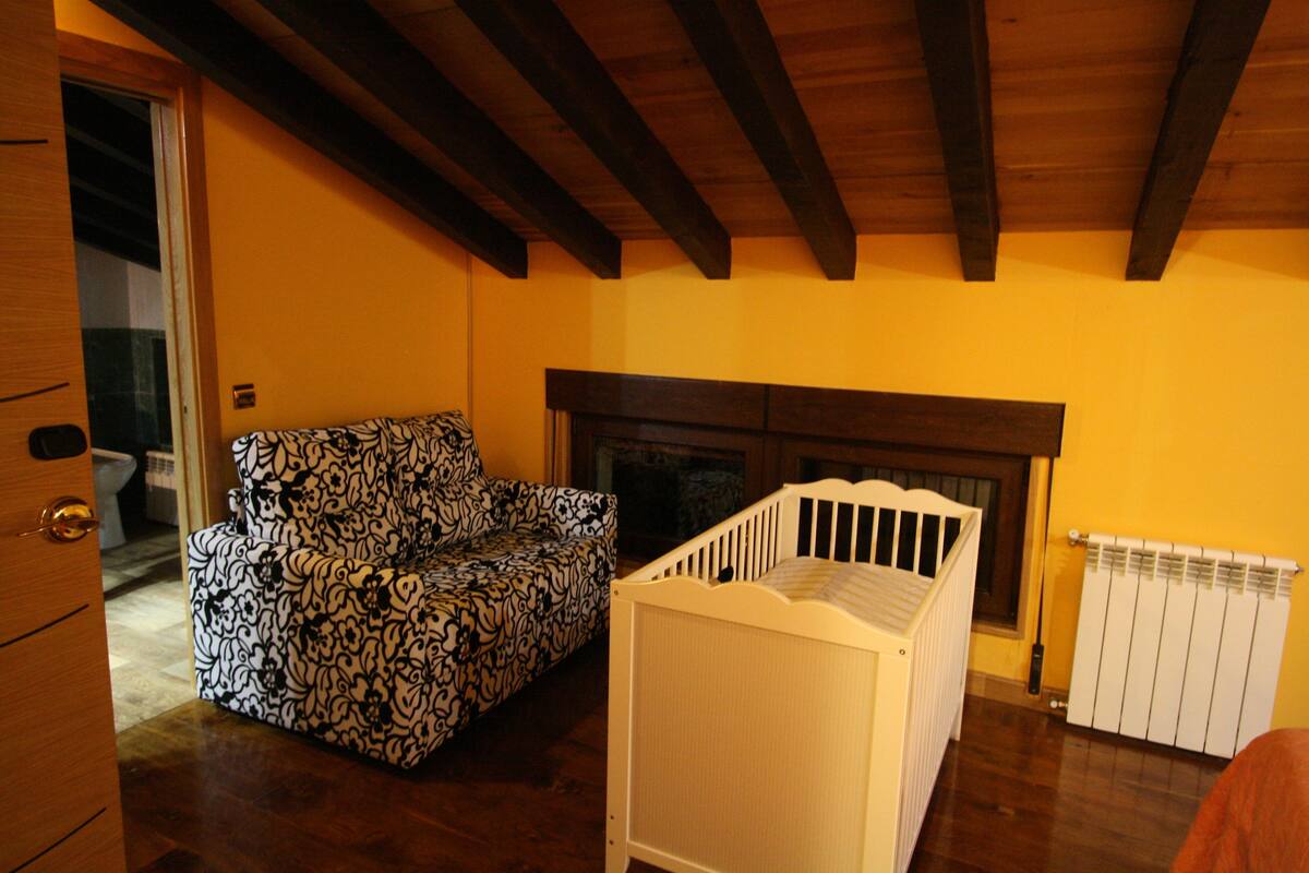Triple Room, Mountain View | Living area