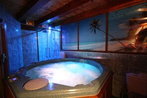 Indoor spa tub