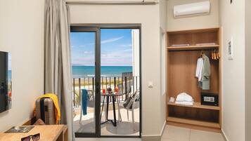 Superior Room, Accessible | Hypo-allergenic bedding, in-room safe, desk, laptop workspace