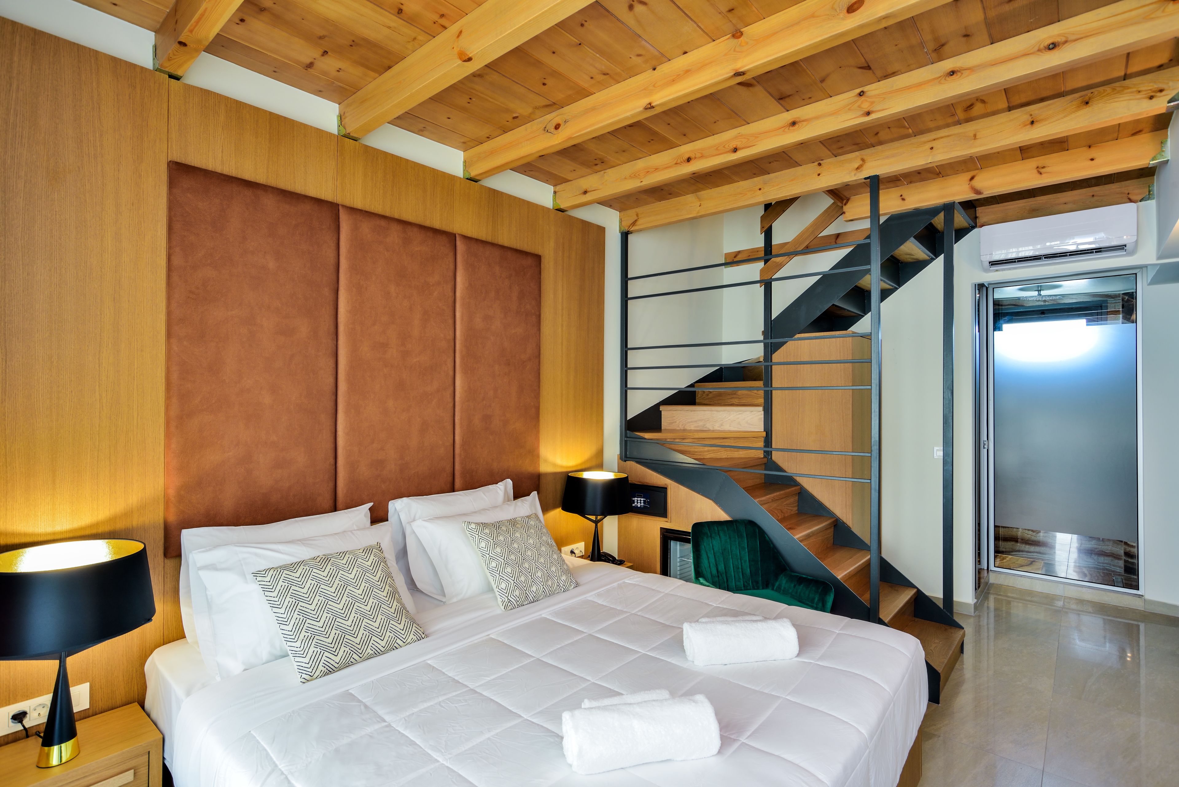 maisonette | in-room safe, desk, laptop workspace, free wifi