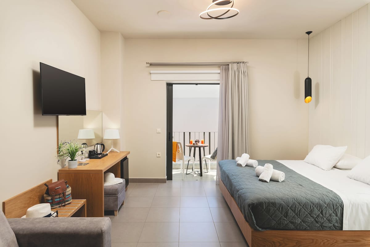 Classic Room | In-room safe, desk, laptop workspace, free WiFi