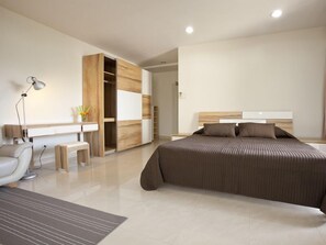 Desk, rollaway beds, free WiFi - Tongtip Place (Bangkok)