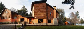 Front of property - Hotel Lago Gutierrez Lodge (San Carlos de Bariloche)