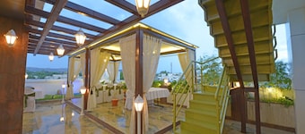 Hotel J P International