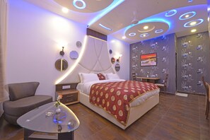 In-room safe, desk, soundproofing, rollaway beds - Hotel J P International (Chhatrapati Sambhajinagar)