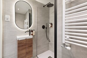 Superior Duplex, 3 Bedrooms, Terrace | Bathroom | Shower, free toiletries, hair dryer, towels - Sitges Group Blue and White  (Sitges)