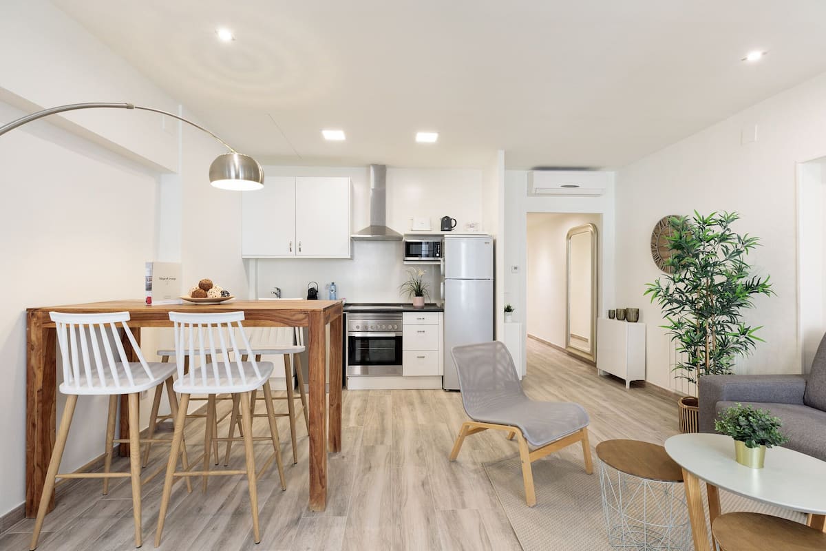 Apartamento de diseño, 1 habitación | Cocina privada | Frigorífico grande, microondas, horno y placa de cocina