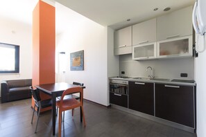 Fridge, microwave, stovetop, coffee/tea maker - Della Piana Residence (Aprilia)
