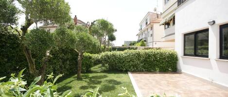 Apartment (with garden) | Lanai (Veranda)