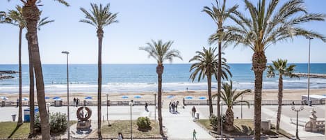 Deluxe appartement, 3 slaapkamers, uitzicht op zee, aan het strand (Paseo de la Ribera 44) | Uitzicht vanuit de kamer