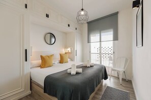 Loftsleilighet – panorama, 2 soverom, sjøutsikt, ved strandkanten (Paseo de la Ribera 44) | Safe på rommet, skrivebord, strykejern/-brett og barnesenger (inkludert)