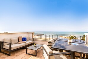 Penthouse de diseñador, 2 habitaciones, vista al mar, frente al mar (Paseo de la Ribera 15) | Terraza o patio