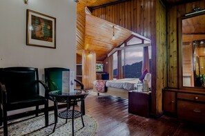 Habitación ejecutiva | 1 dormitorio, caja fuerte, tabla de planchar con plancha