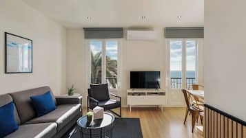 Premium Apartment, 3 Bedrooms, Sea View (Port alegre, 57) | Living area | 43-inch Smart TV with satellite channels
