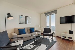 Premium Apartment, 3 Bedrooms, Sea View (Port alegre, 57) | Living area | 43-inch Smart TV with satellite channels - Sitges Group Beach Dreams (Sitges)