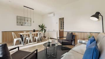 Premium Apartment, 2 Bedrooms, Sea View (Port alegre, 57) | Dining room