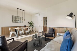 Premium Apartment, 2 Bedrooms, Sea View (Port alegre, 57) | Dining room - Sitges Group Beach Dreams (Sitges)