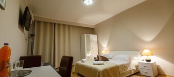 Apartments and Rooms Golden Gate