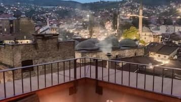 Deluxe Double Room, 1 Double Bed, Balcony, City View | Balcony