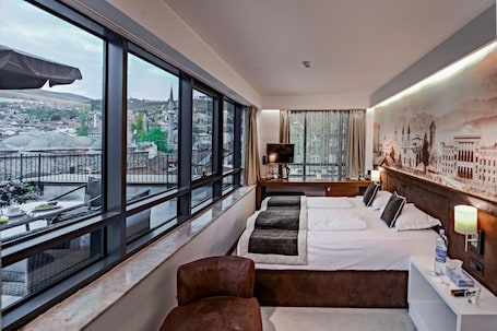 1 bedroom, minibar, in-room safe, desk