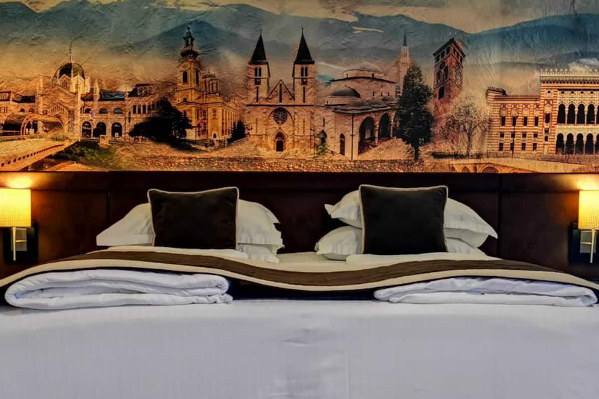 premium double or twin room | 1 bedroom, minibar, in-room safe, desk