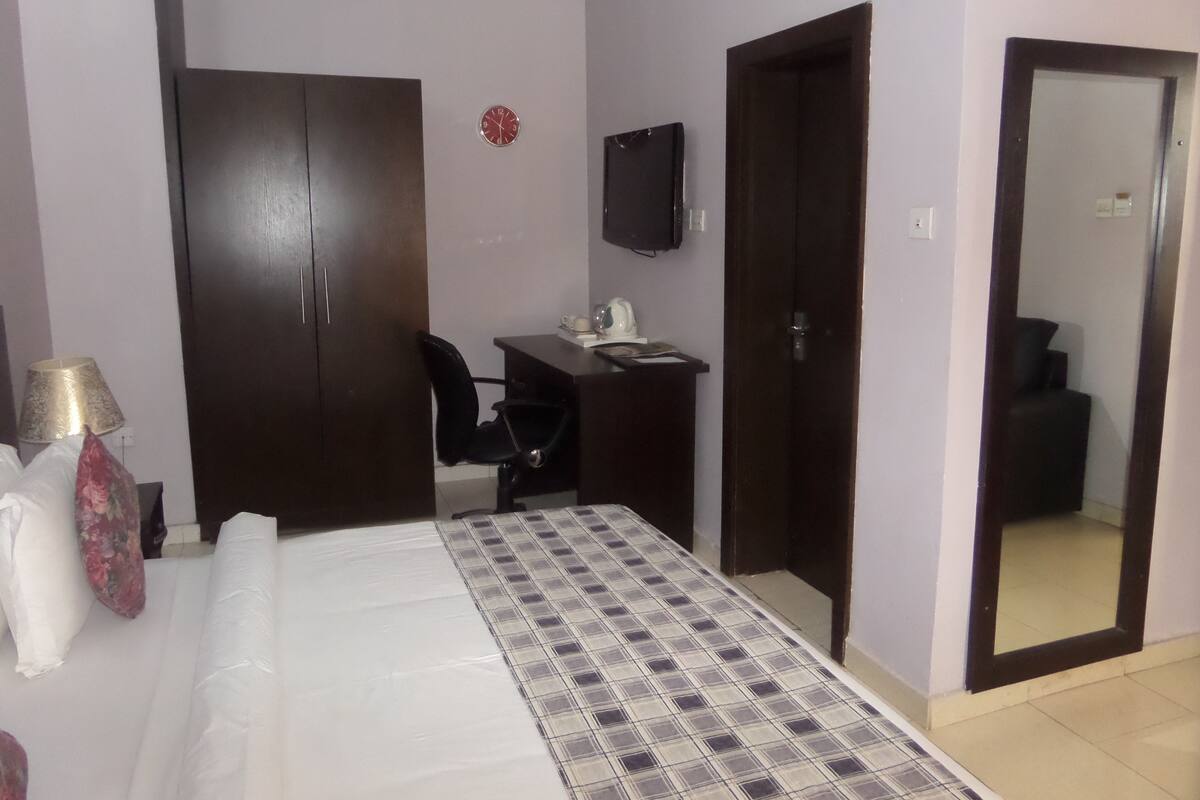 In-room safe, desk, soundproofing, iron/ironing board