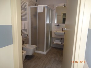 Double or Twin Room | Bathroom | Shower, hair dryer, towels