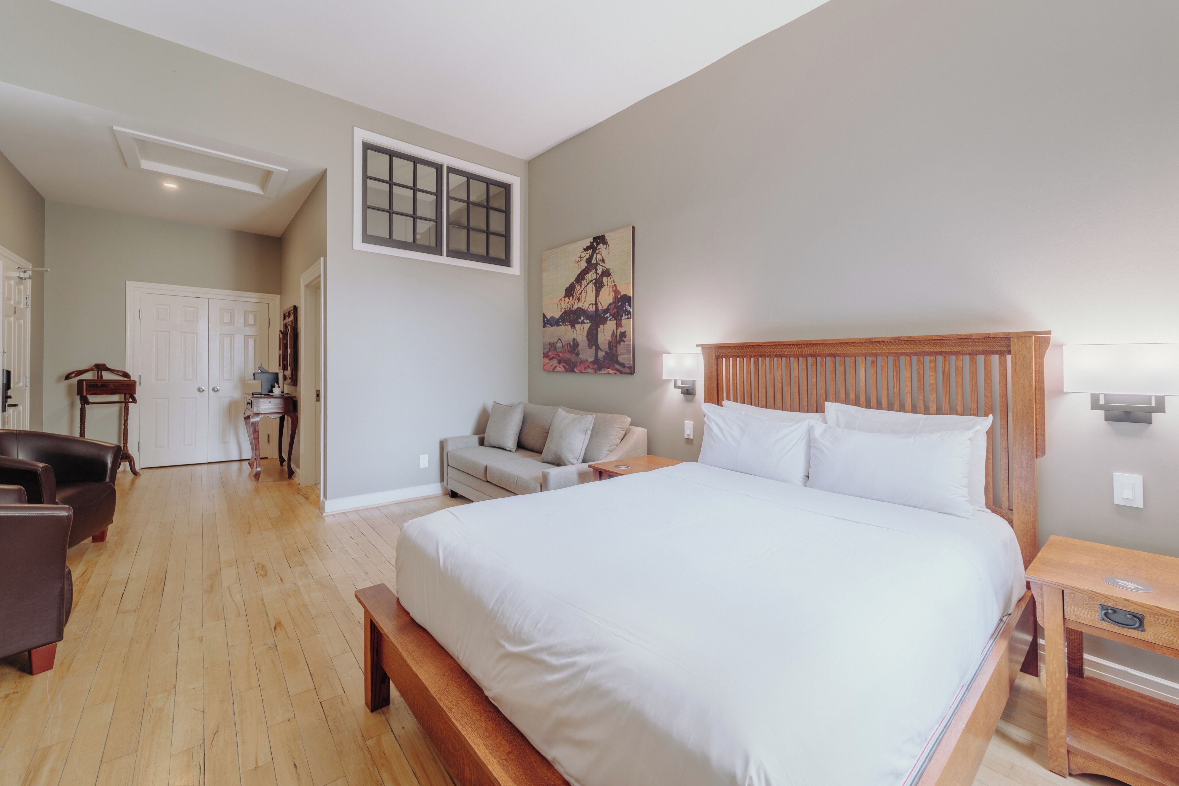 Rom – deluxe, 1 queensize-seng med sovesofa | Individuelt innredet, strykejern/-brett, wi-fi (inkludert) og sengetøy