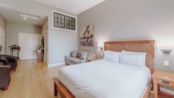 Chambre Deluxe, 1 grand lit et 1 canapé-lit | Ameublement unique, fer et planche à repasser, accès au Wi-Fi (inclus)