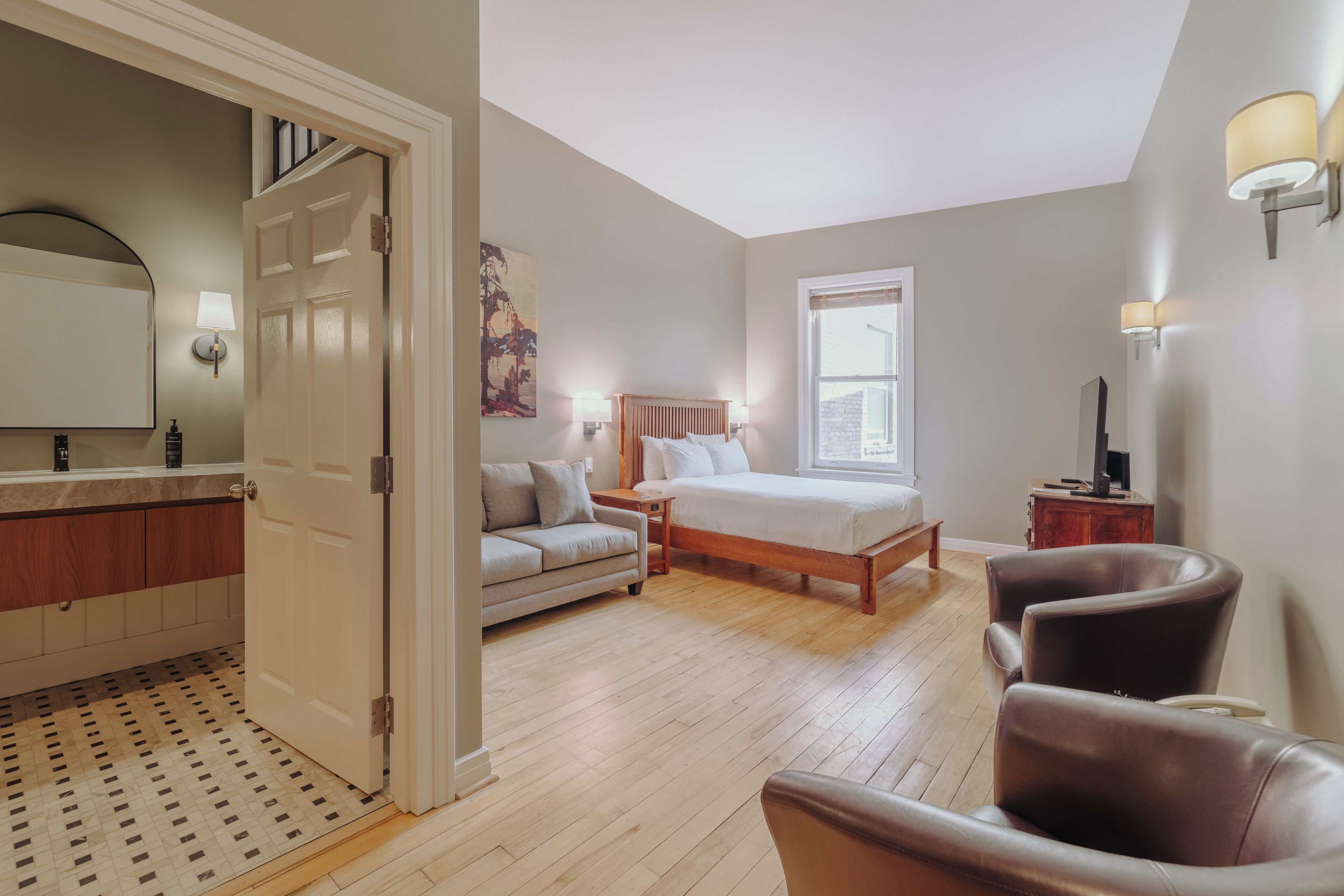 Deluxe Room, 1 Queen Bed with Sofa bed
