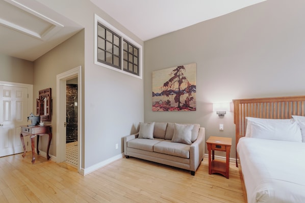 Deluxe Room, 1 Queen Bed with Sofa bed