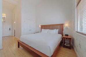 Signature Room, 1 King Bed | Individually furnished, iron/ironing board, free WiFi, bed sheets