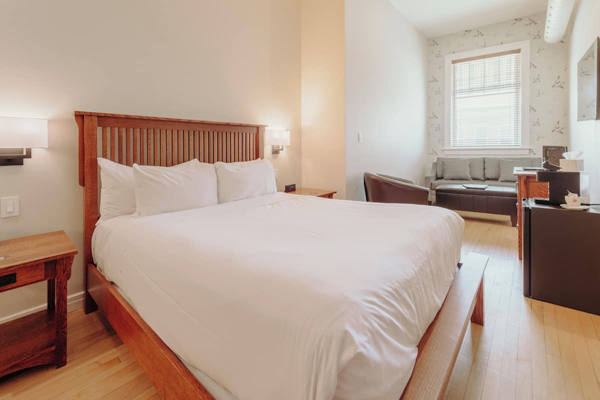 Iron/ironing board, WiFi (free), individually furnished, bed sheets