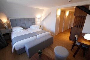 Executive Oda | Kaliteli yatak takımı, minibar, odada kasa, masa 