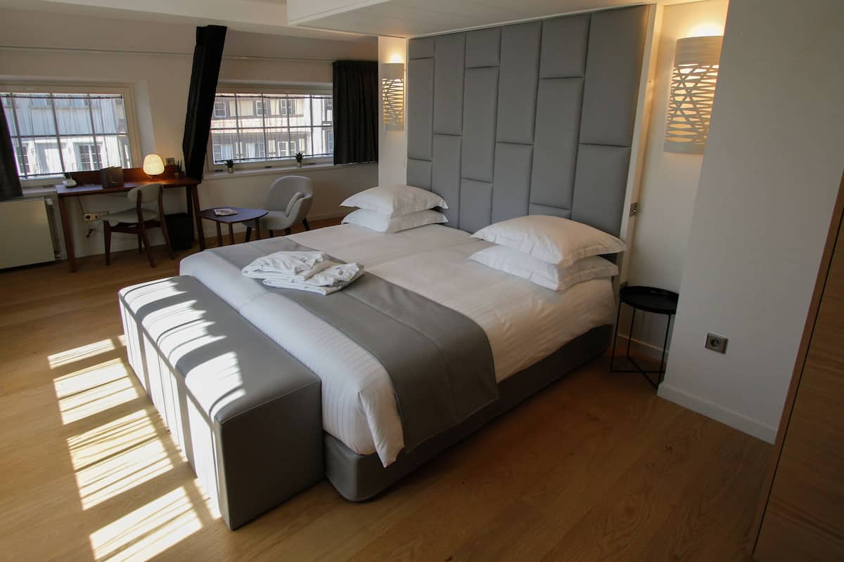 executive room | premium bedding, minibar, in-room safe, desk