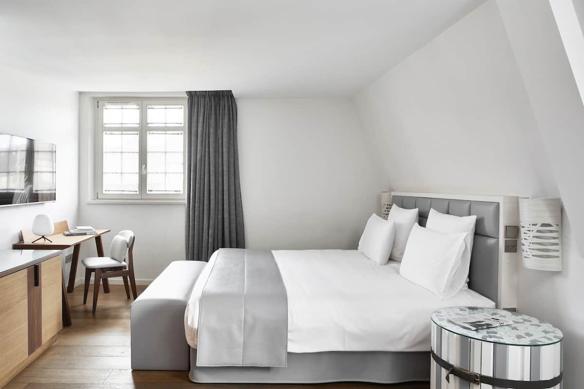 executive room | premium bedding, minibar, in-room safe, desk