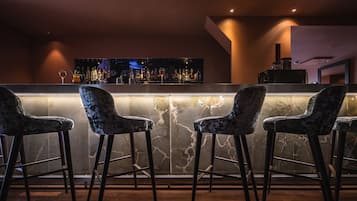 Bar lounge