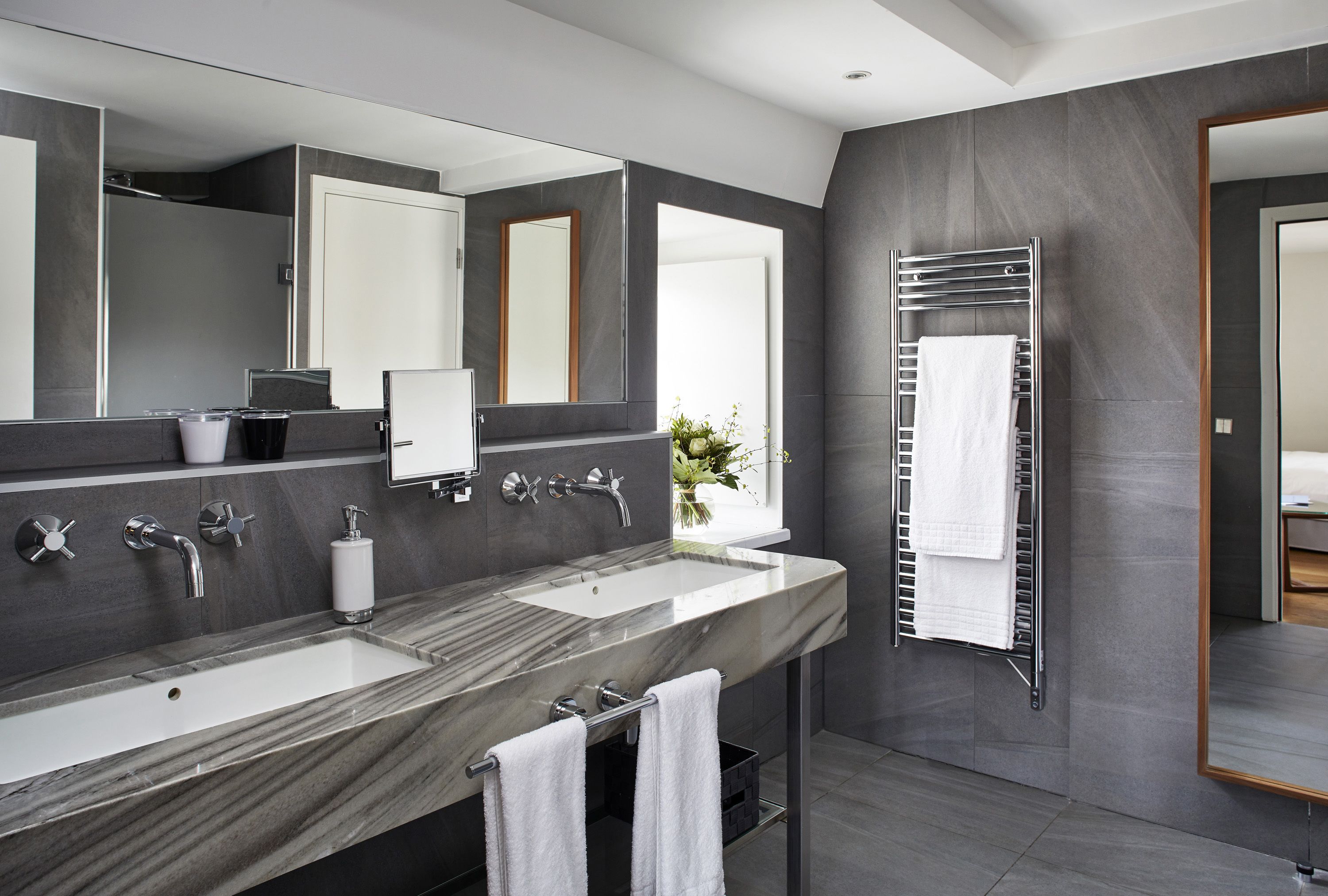 executive room | bathroom | shower, free toiletries, hair dryer, towels