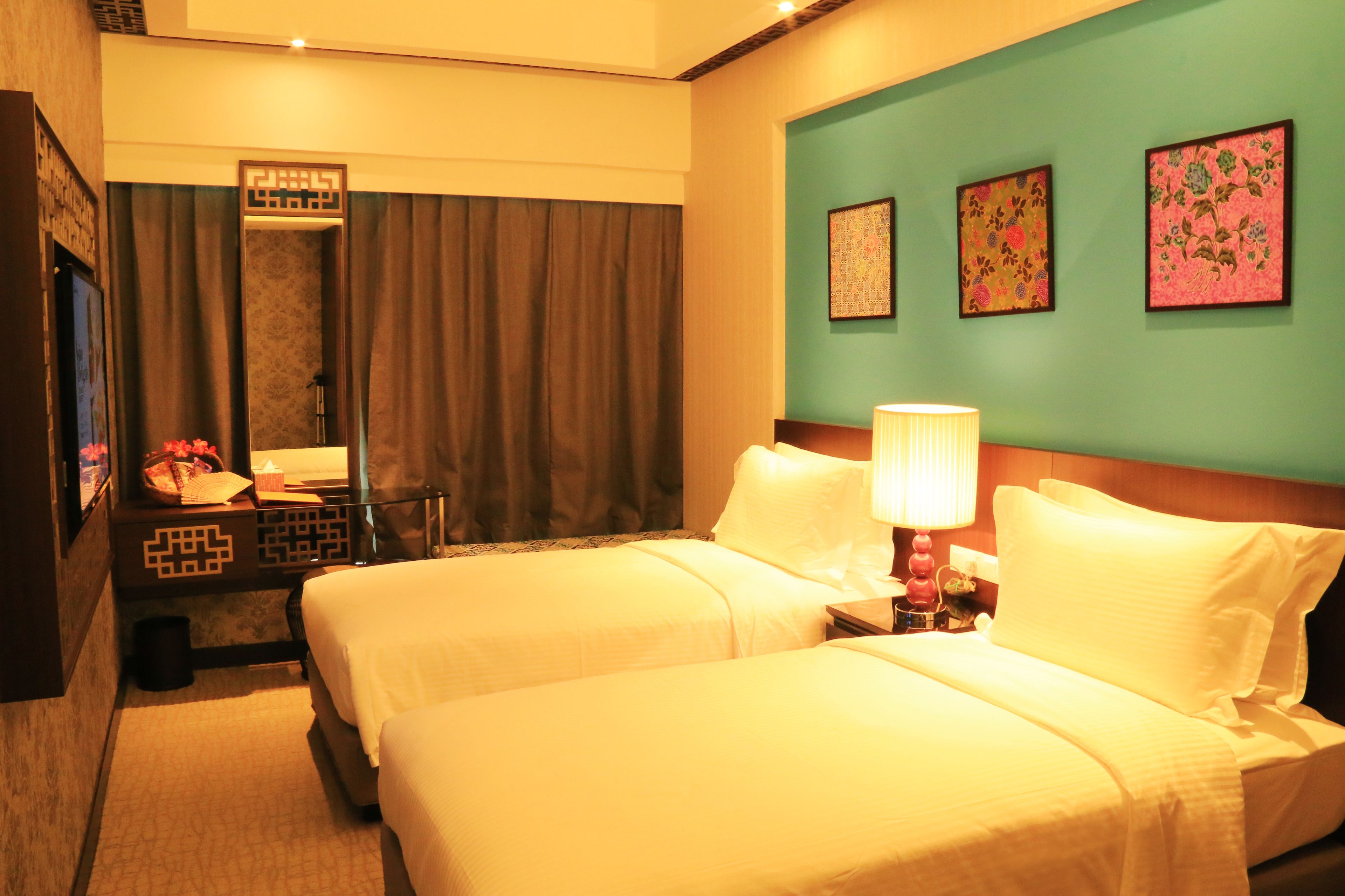 deluxe suite, 2 bedrooms, city view (estadia deluxe suite) | down duvets, minibar, in-room safe, desk