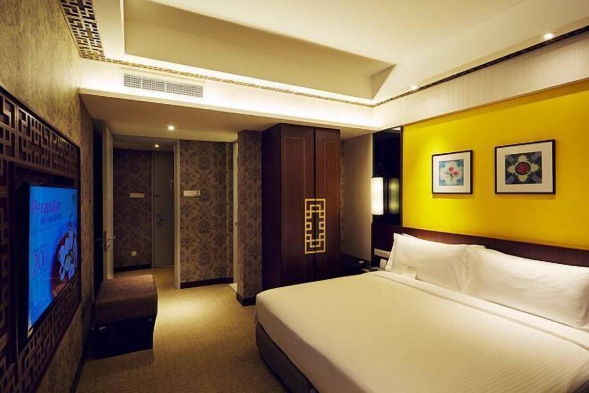 Down comforters, minibar, in-room safe, desk