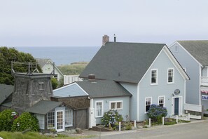 ด้านหน้าที่พัก