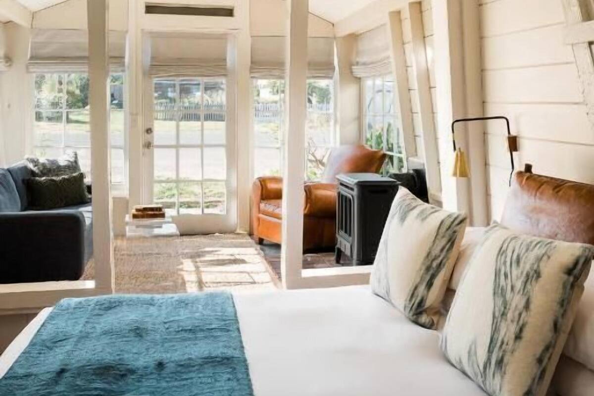 Queen Guestroom at JD House | Iron/ironing board, free WiFi, bed sheets