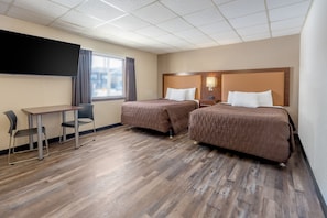 In-room safe, desk, iron/ironing board, free WiFi - El Rancho Hotel (Williston)