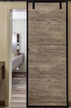 Tina con regadera, amenidades de baño gratuitas, secadora de cabello 