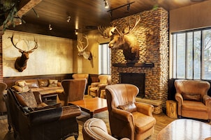 Se sirven almuerzos y cenas, cocina americana